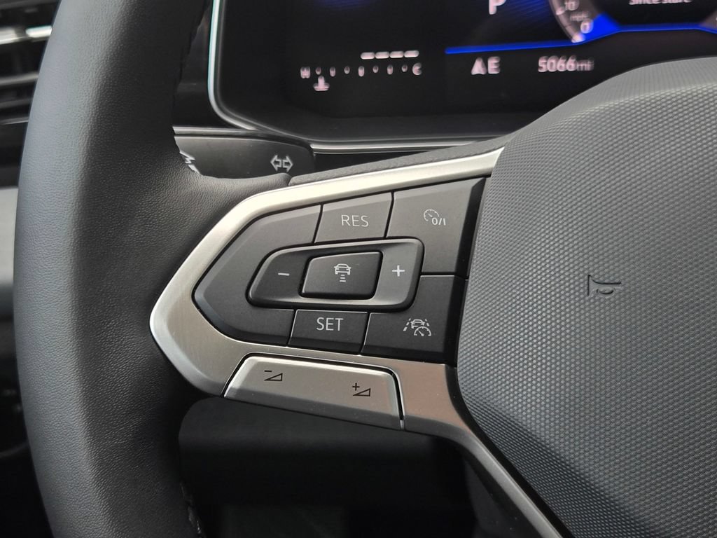 Used 2025 Volkswagen Jetta SE FWD image 23