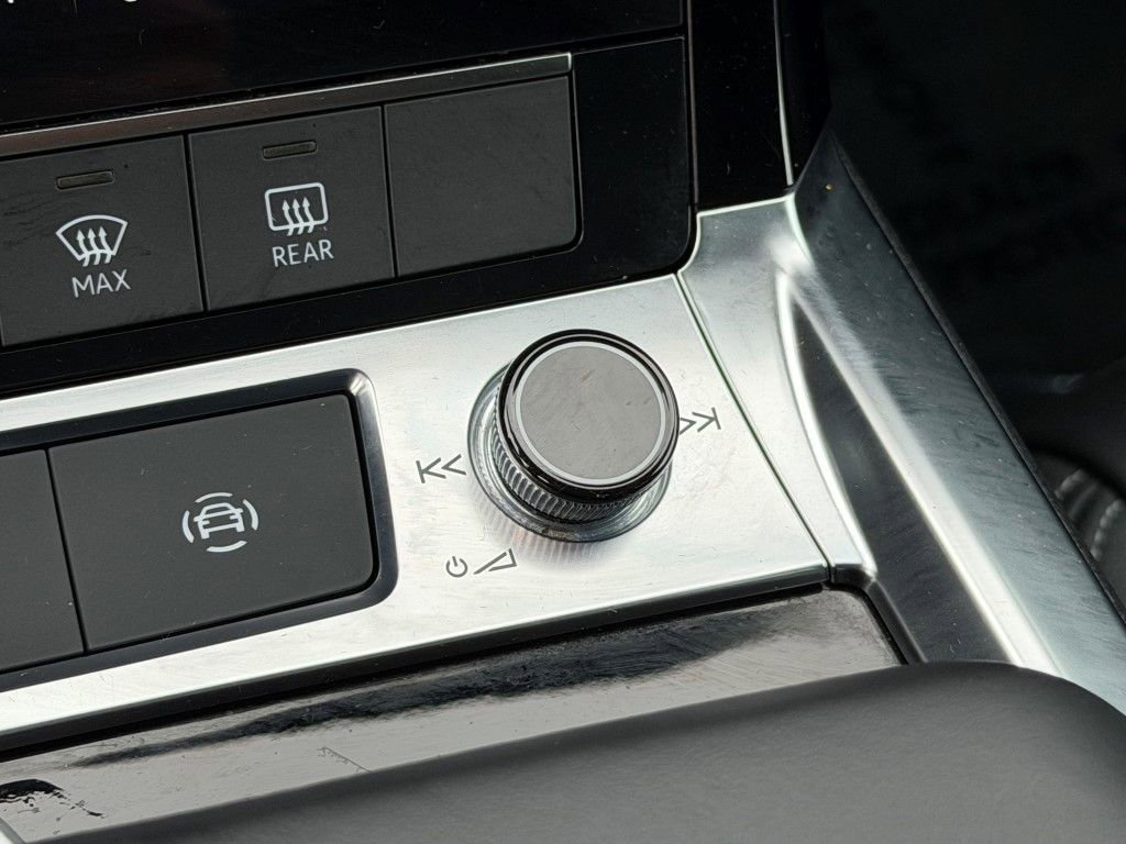 Certified 2022 Audi e-tron Premium image 33