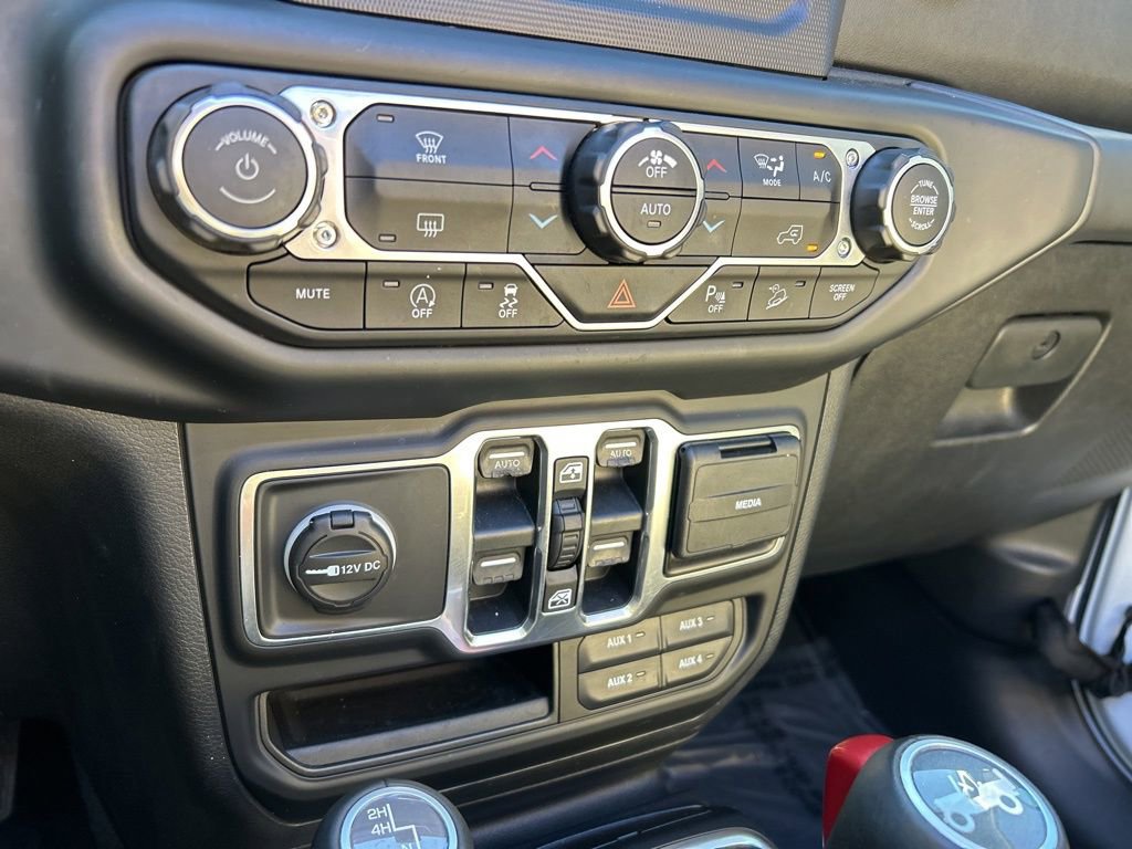 Used 2019 Jeep Wrangler Unlimited Sahara w/ Safety Group image 35