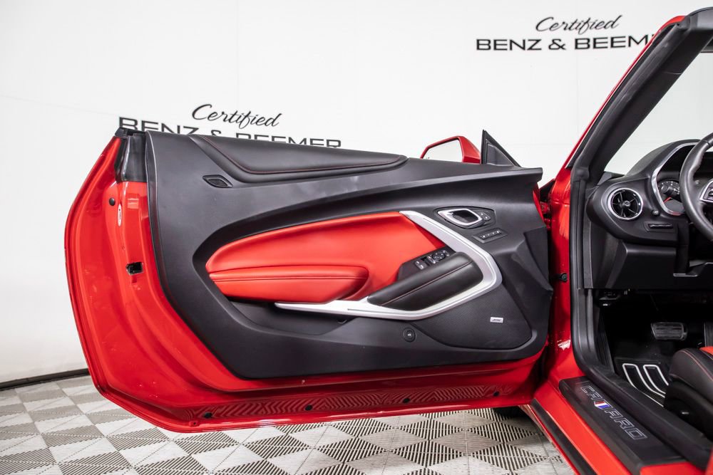Used 2016 Chevrolet Camaro SS RWD image 21