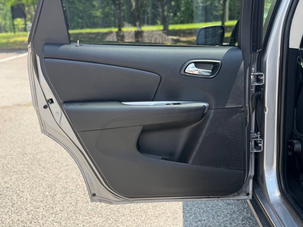 Used 2018 Dodge Journey SE w/ Blacktop Package FWD image 12