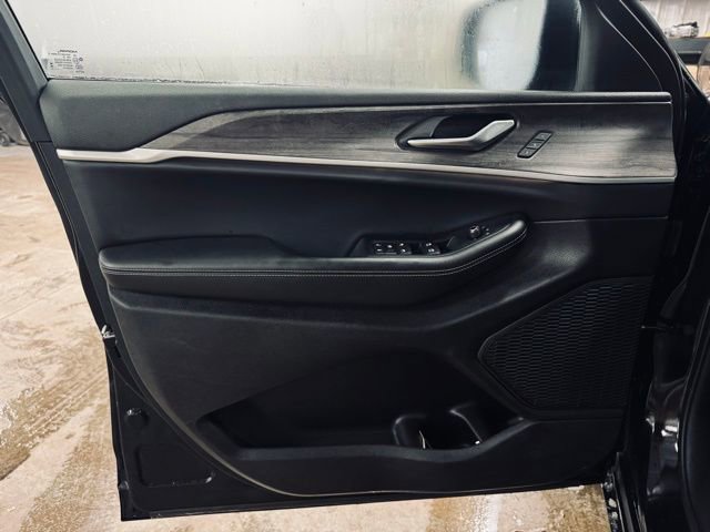 Certified 2025 Jeep Grand Cherokee Limited image 12