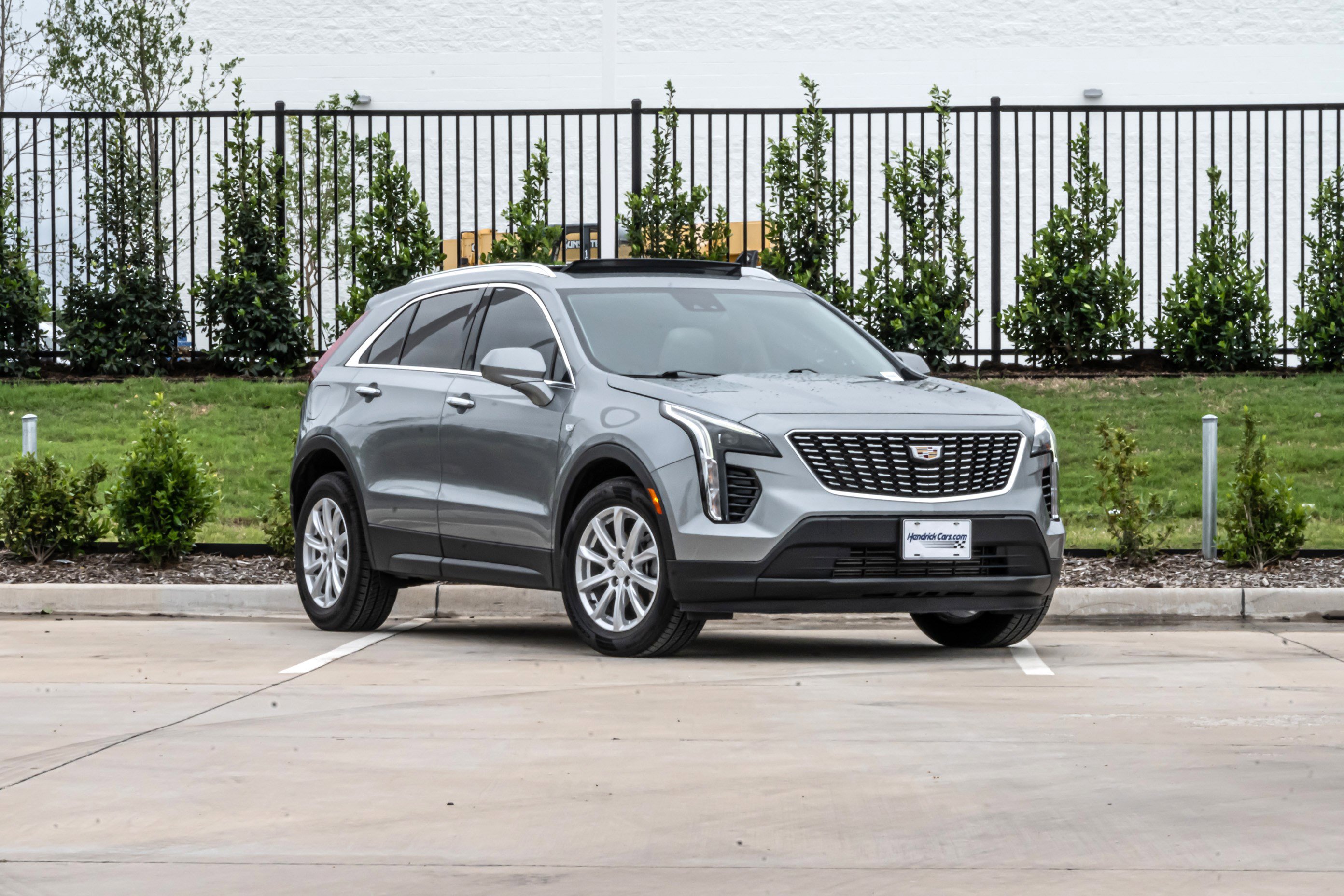Used 2023 Cadillac XT4 Luxury w/ Cold Weather Package FWD image 2