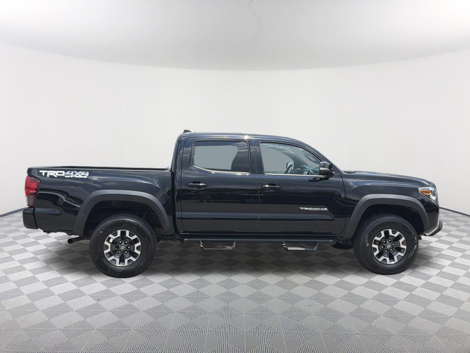 Used 2019 Toyota Tacoma TRD Off-Road AWD/4WD image 18
