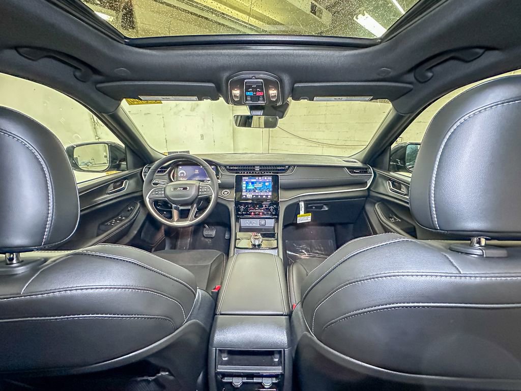 New 2025 Jeep Grand Cherokee Laredo image 22