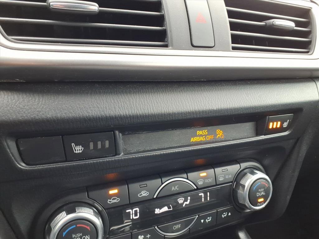 Used 2018 MAZDA MAZDA3 Touring image 16