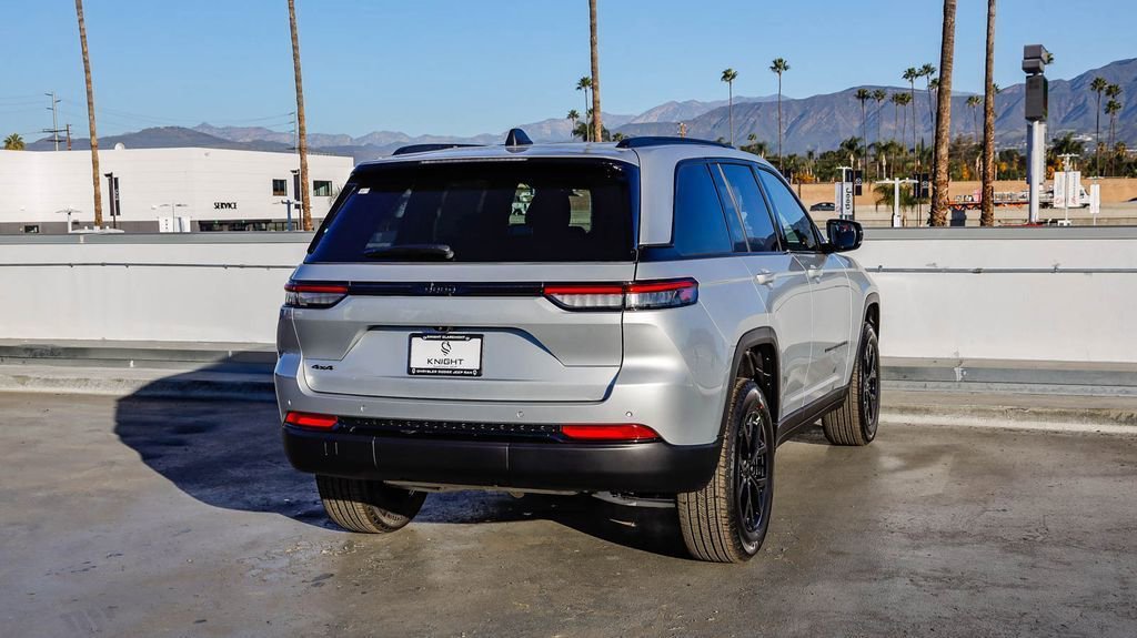 New 2025 Jeep Grand Cherokee Altitude image 9