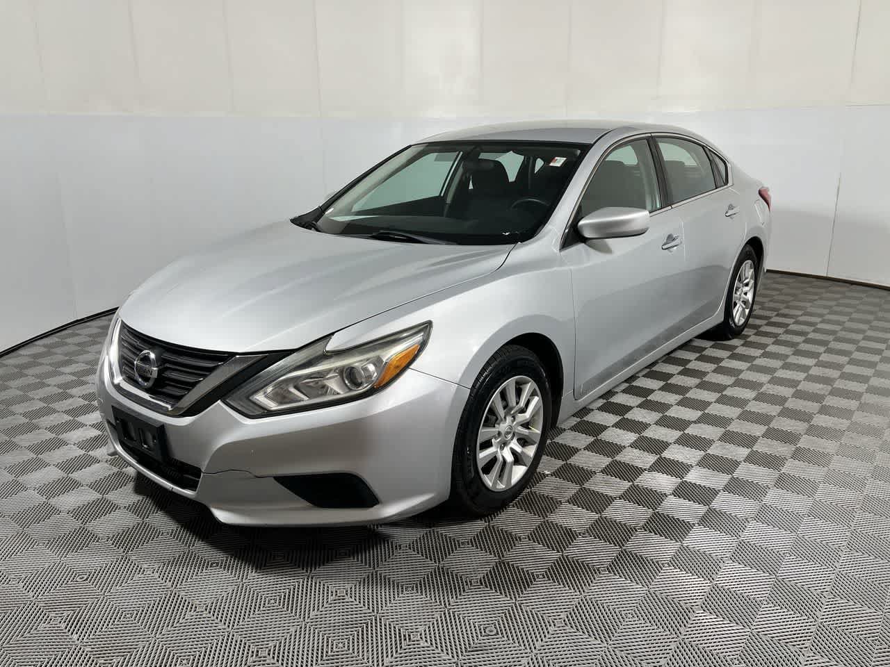 Used 2016 Nissan Altima 2.5 S w/ Power Driver Seat Package FWD image 4