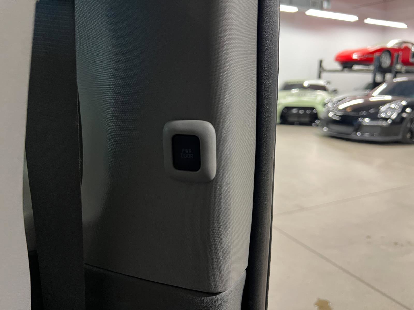 Used 2018 Toyota Sienna XLE w/ XLE Navigation Package image 36