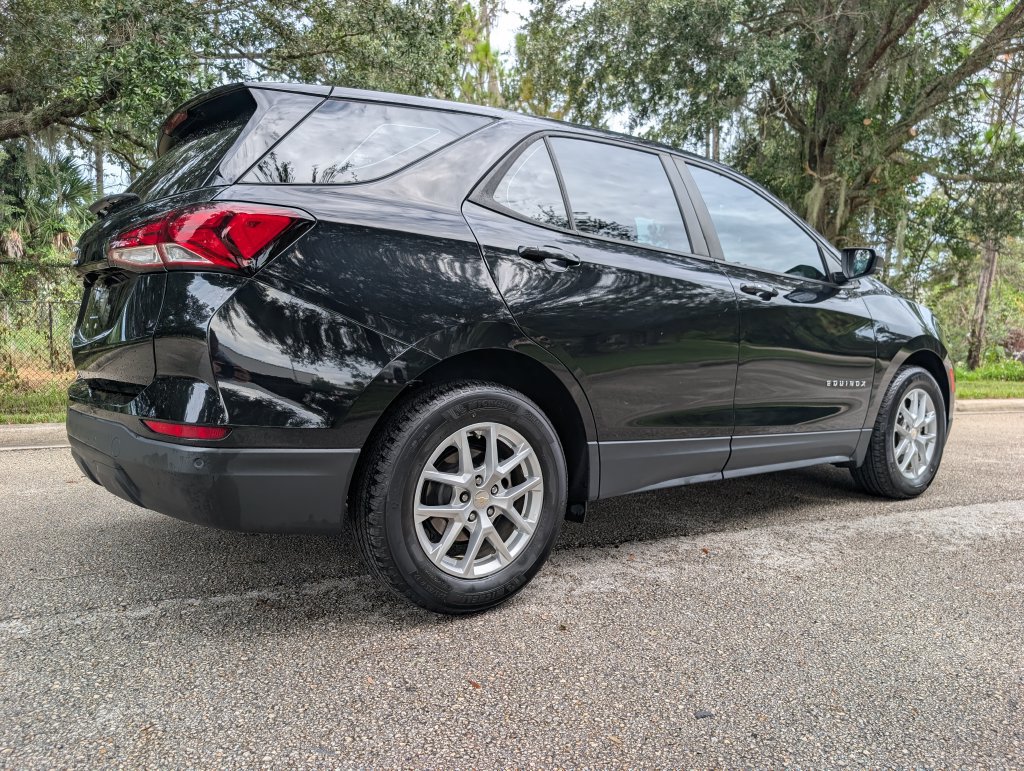 Used 2024 Chevrolet Equinox LS w/ Driver Confidence II Package FWD image 9