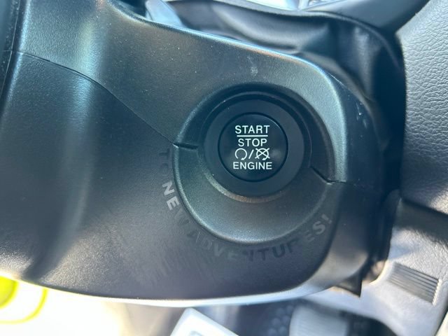 Used 2017 Jeep Renegade Trailhawk w/ Premium Trailhawk Package AWD/4WD image 19