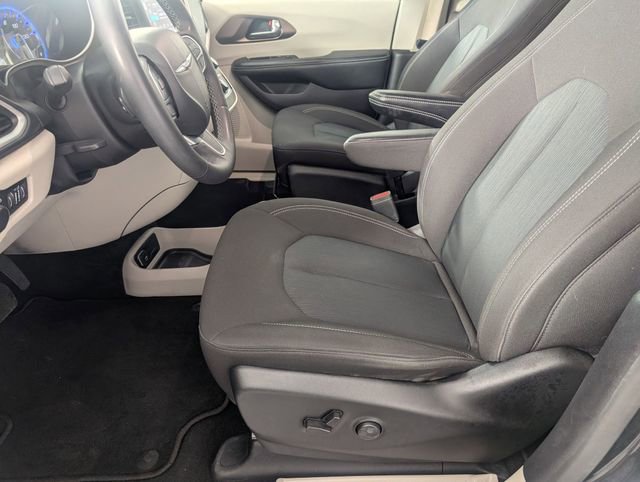 Certified 2023 Chrysler Voyager LX image 12