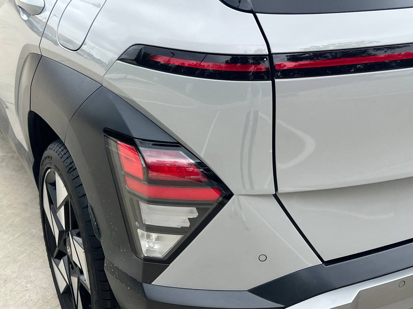Used 2024 Hyundai Kona Limited FWD image 12