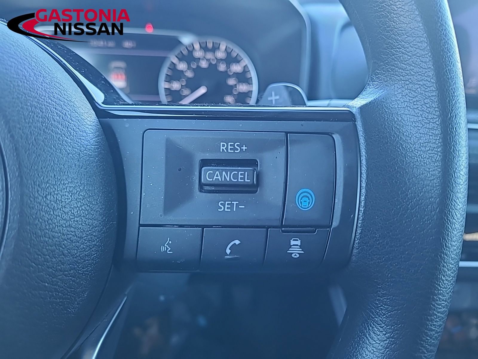 Used 2023 Nissan Rogue SV image 32