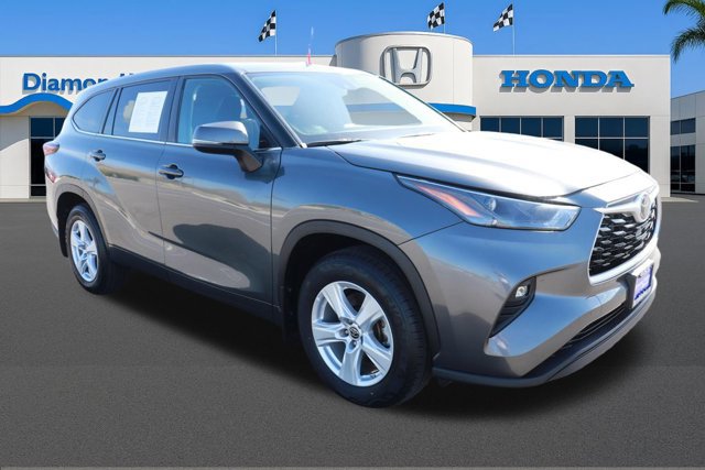 Used 2024 Toyota Highlander LE image 1