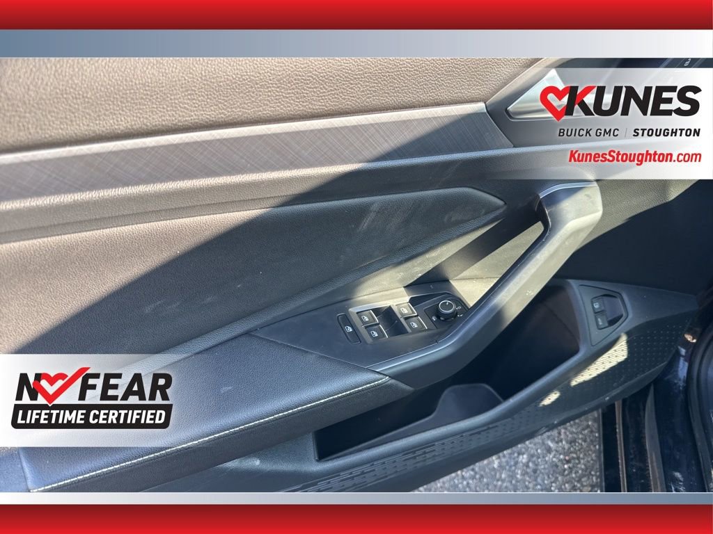 Used 2024 Volkswagen Jetta SE image 19