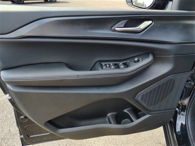 New 2025 Jeep Grand Cherokee L Altitude image 11