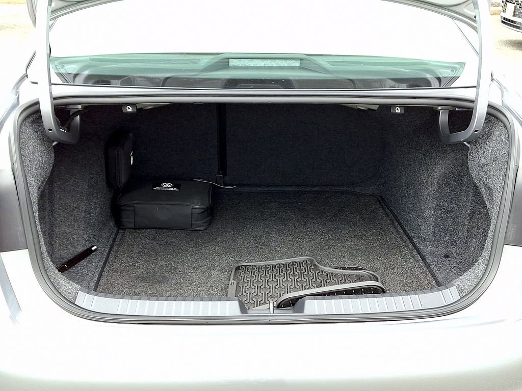 Certified 2022 Volkswagen Jetta SE w/ Panoramic Sunroof Package FWD image 29