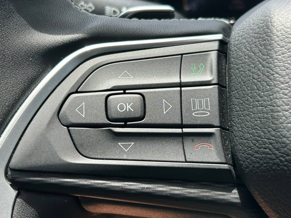 Used 2025 Jeep Grand Cherokee L Altitude RWD image 24