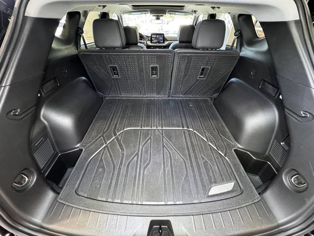 Used 2025 Chevrolet Blazer LT w/ Sound & Technology Package FWD image 54