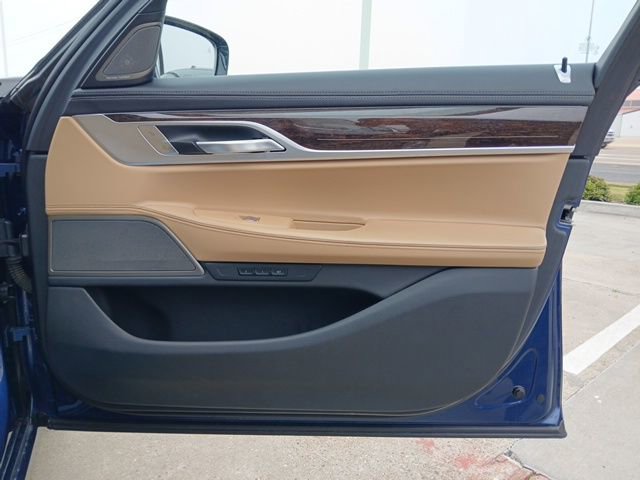 Used 2022 BMW 740i w/ Premium Package image 16