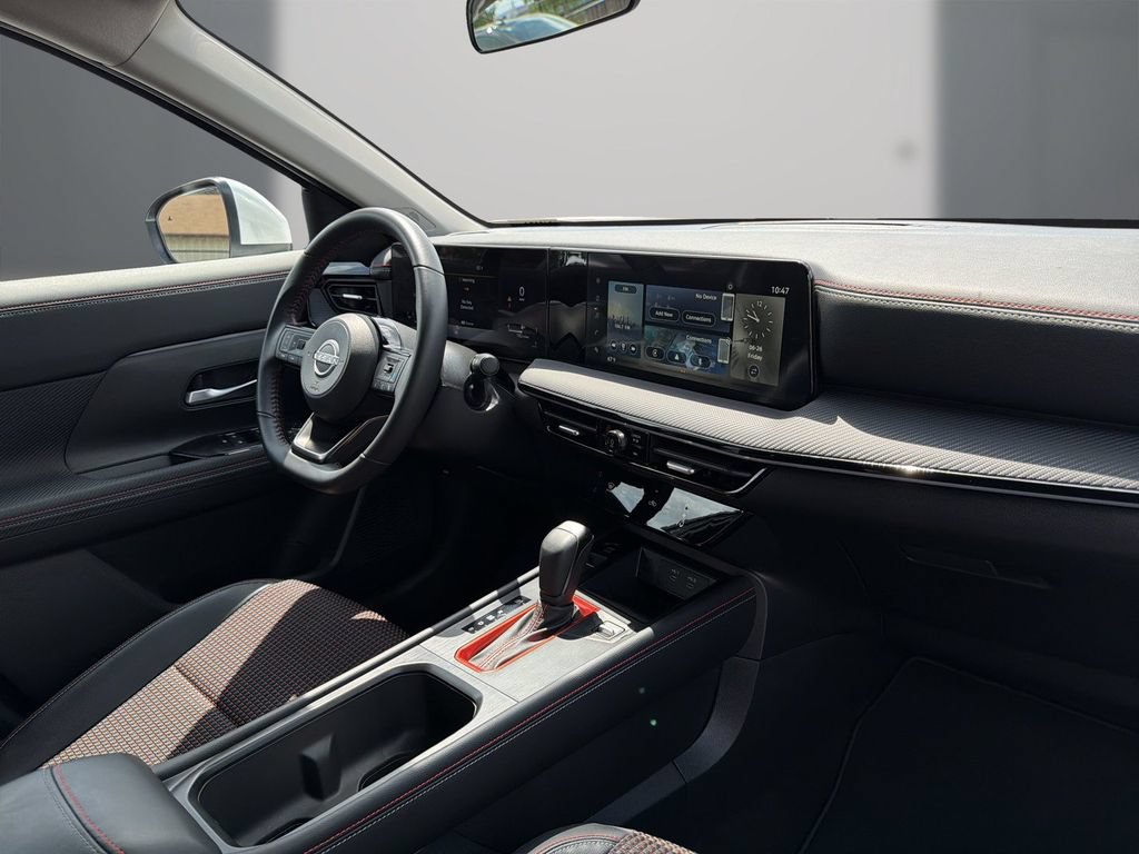 Used 2025 Nissan Kicks SR FWD image 16