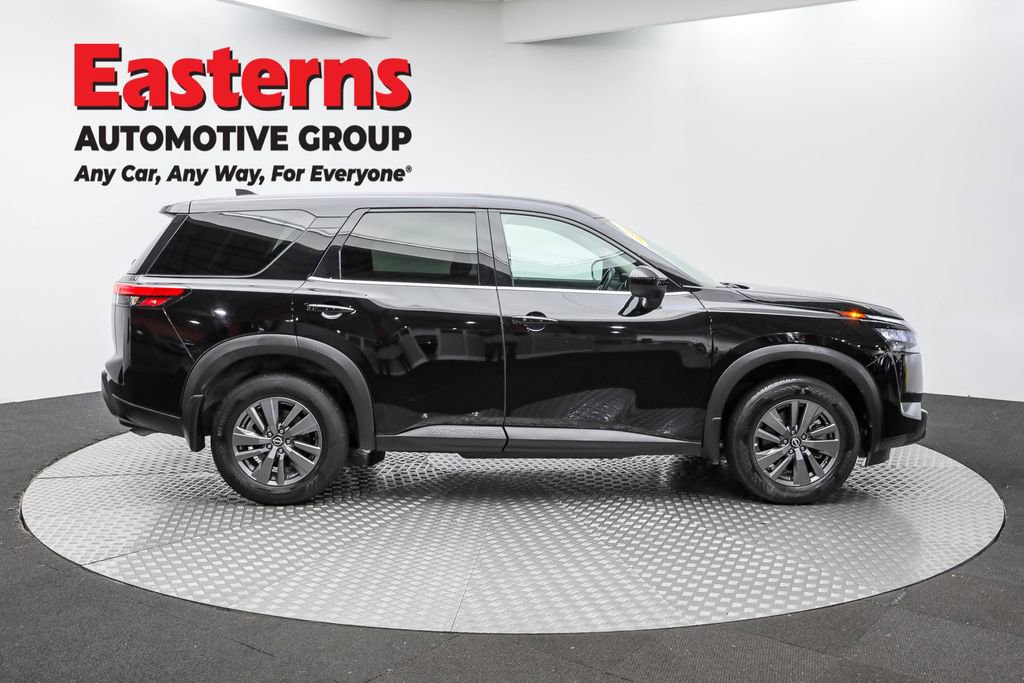 Used 2024 Nissan Pathfinder S image 4