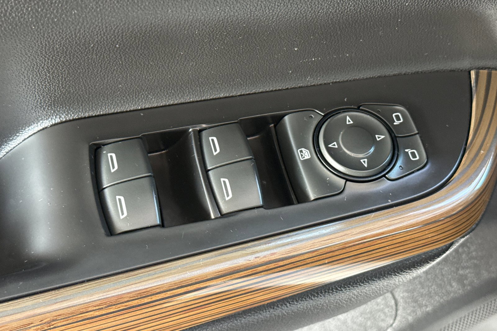 Used 2019 GMC Acadia SLE image 13