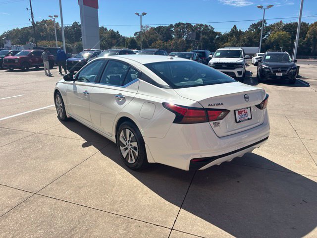 Used 2025 Nissan Altima 2.5 S FWD image 5