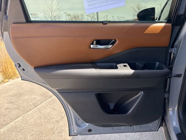 Used 2024 Nissan Pathfinder Platinum image 25