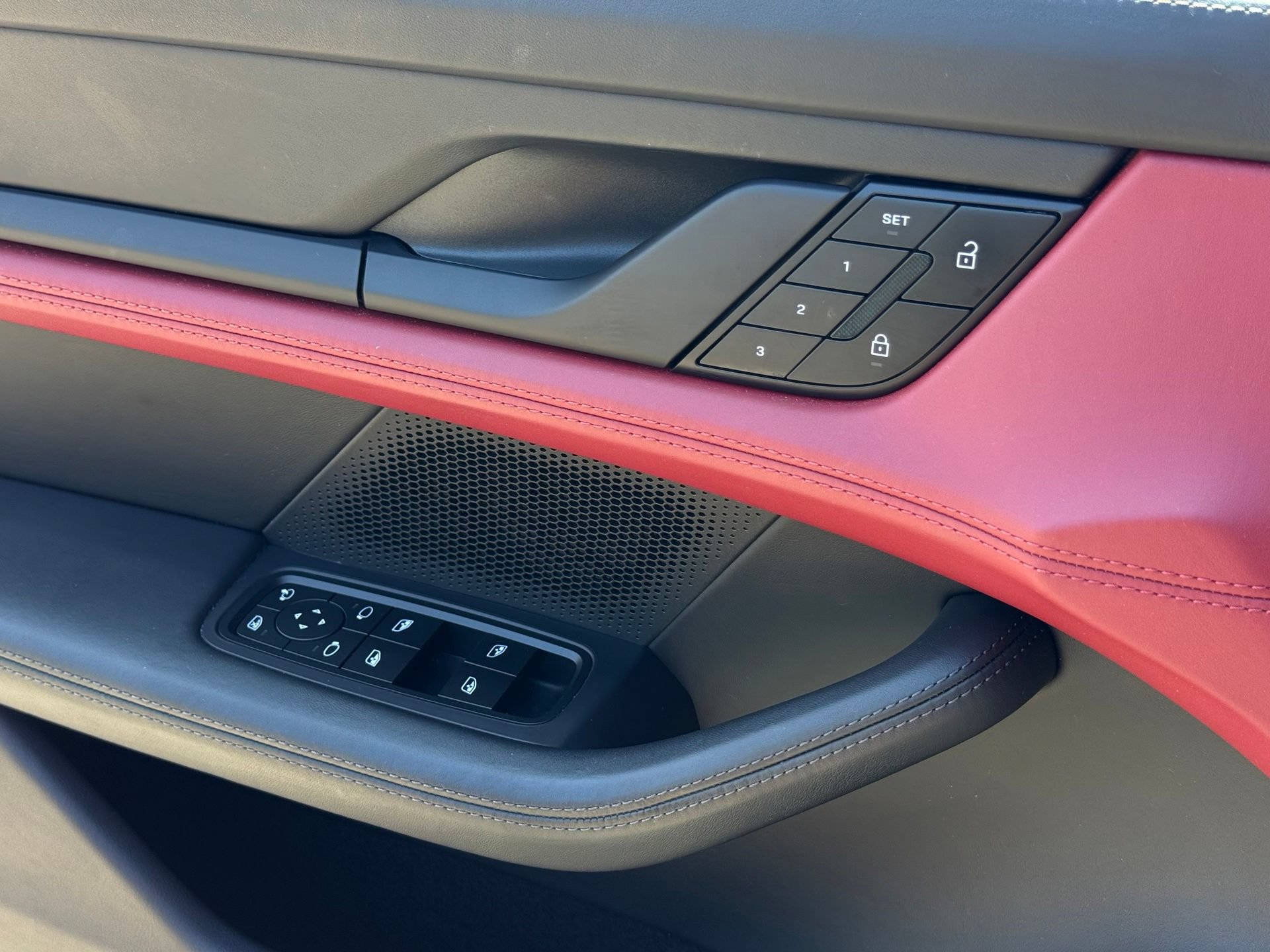 Certified 2022 Porsche Taycan 4S AWD/4WD image 28