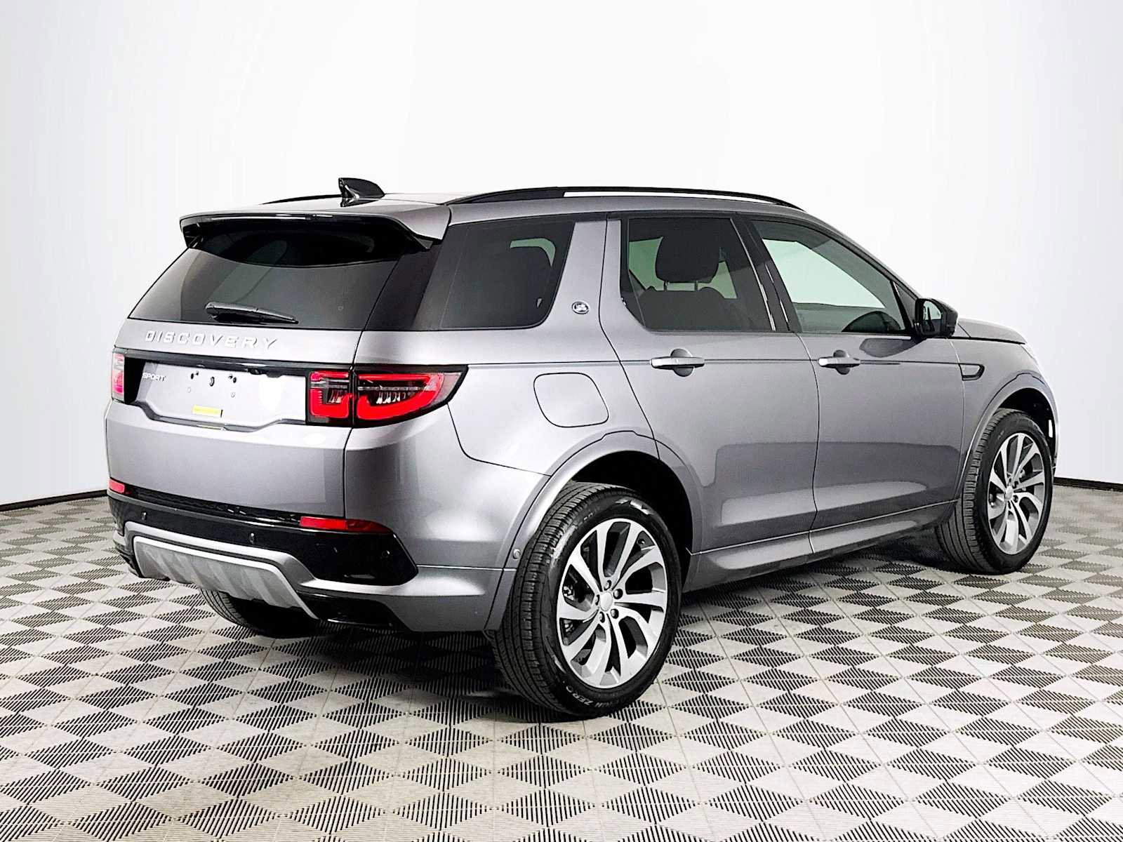 Used 2025 Land Rover Discovery Sport S image 5