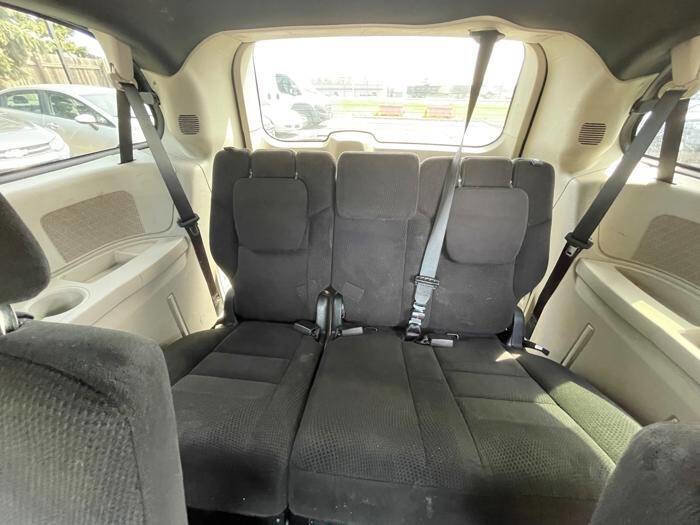 Used 2015 Dodge Grand Caravan SE FWD image 24
