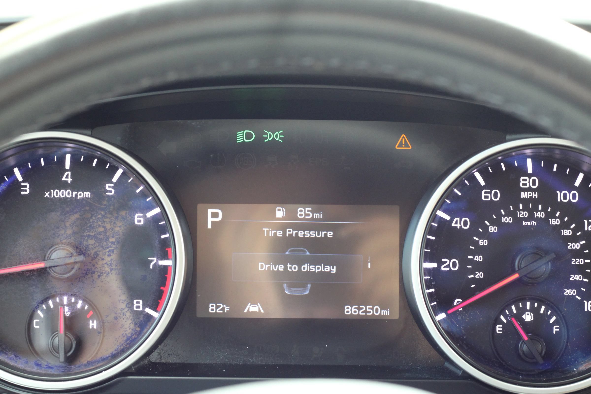 Used 2023 Kia Carnival LX FWD image 16
