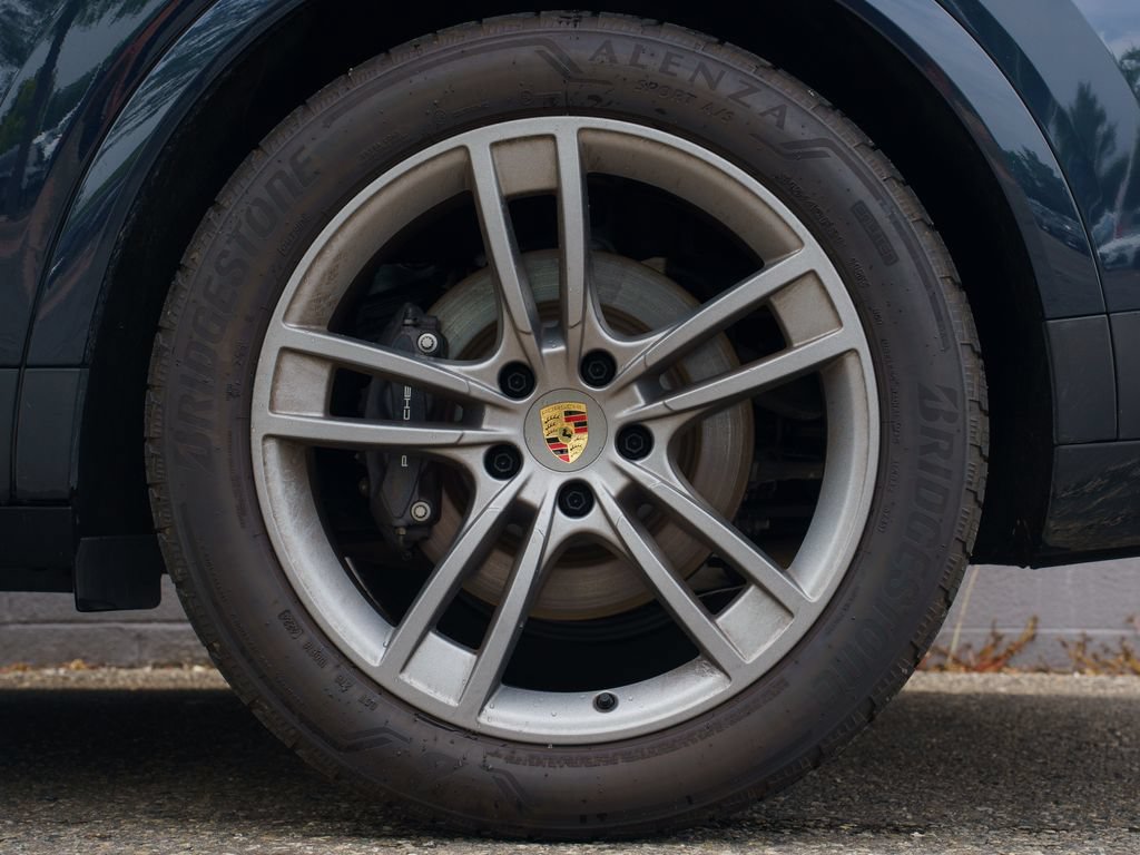 Used 2024 Porsche Cayenne AWD/4WD image 13