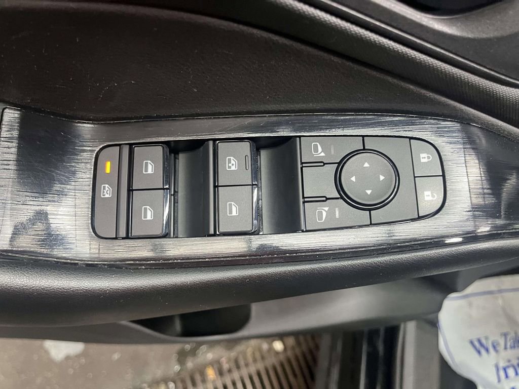 Used 2023 Nissan Rogue S AWD/4WD image 15