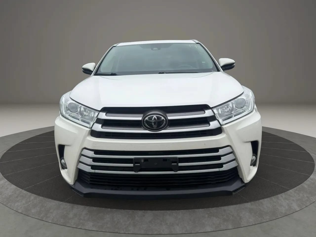 Used 2017 Toyota Highlander XLE w/ Carpet Mat Package AWD/4WD image 2