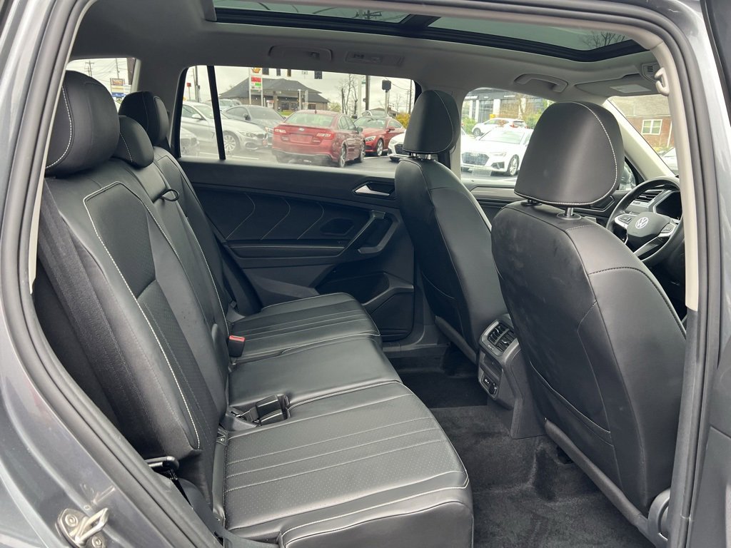 Used 2022 Volkswagen Tiguan SE w/ Panoramic Sunroof Package image 28