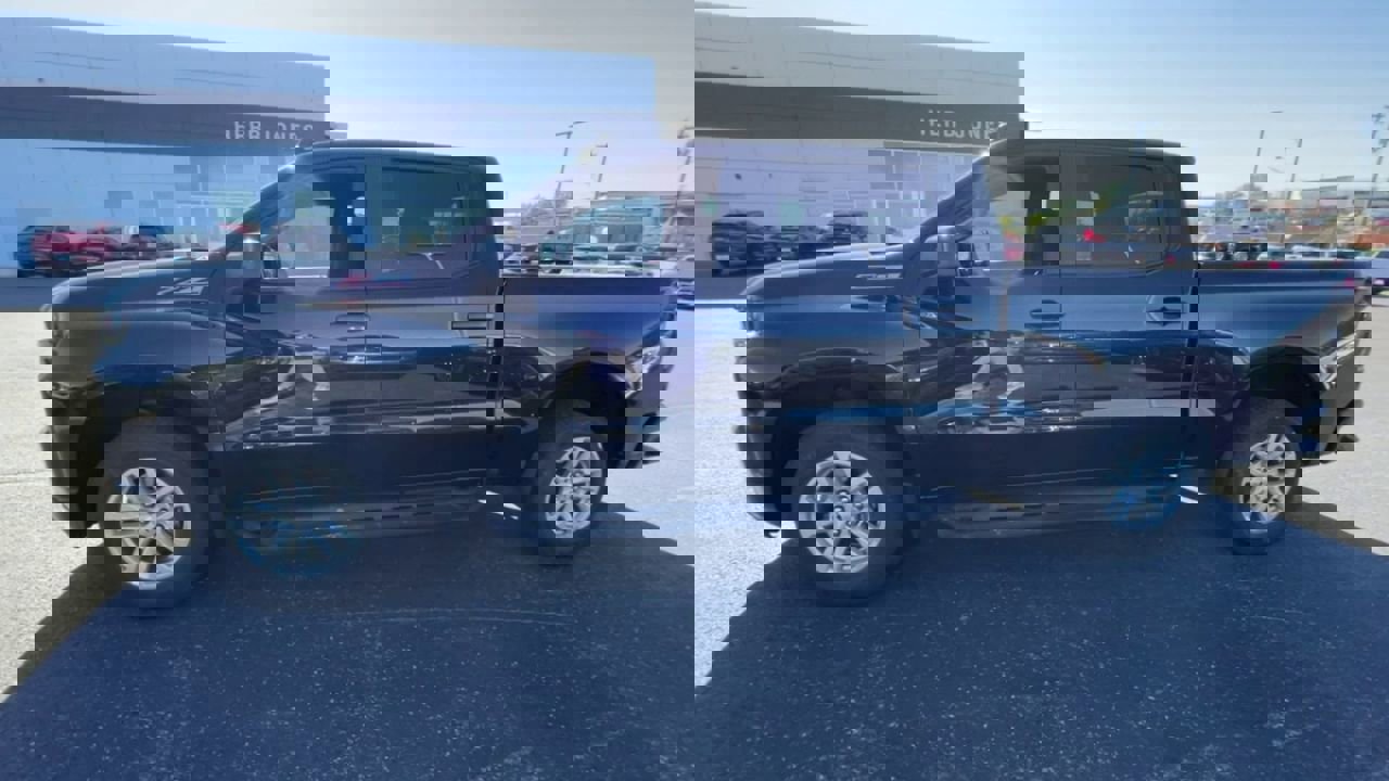 Used 2022 Chevrolet Silverado 1500 RST image 4