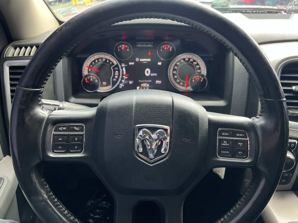 Used 2018 RAM 1500 SLT AWD/4WD image 15