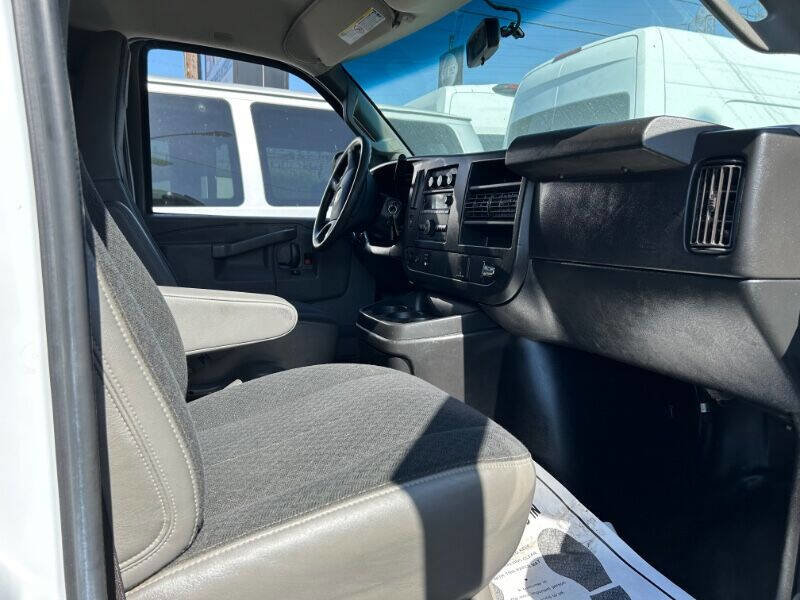 Used 2019 Chevrolet Express 2500 w/ Driver Convenience Package image 7