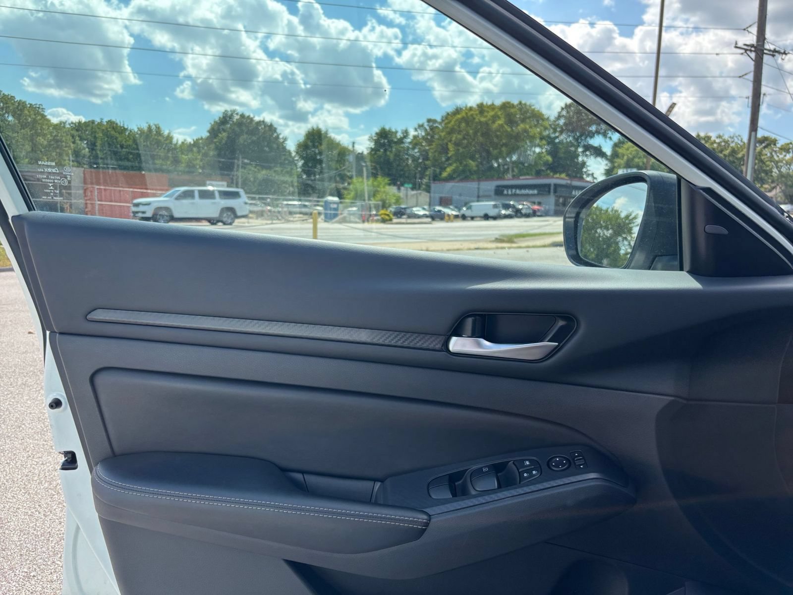 Used 2025 Nissan Altima 2.5 SV FWD image 18