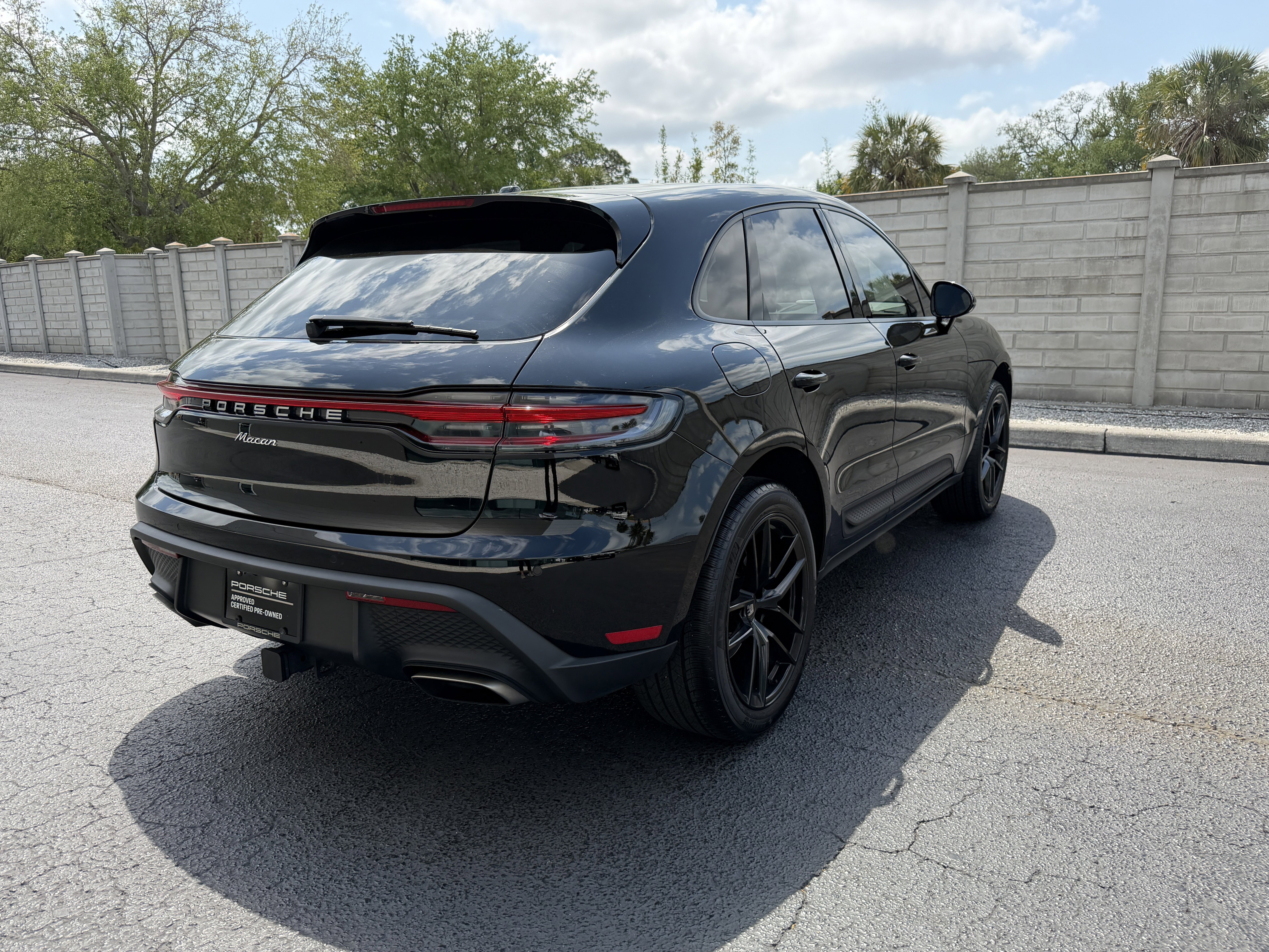 Certified 2024 Porsche Macan image 6