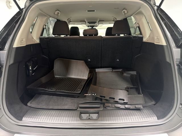 Used 2023 Nissan Rogue SV image 15