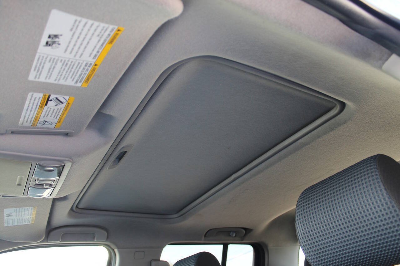 Used 2005 Nissan Frontier NISMO w/ (J01) Sunroof Pkg RWD image 23