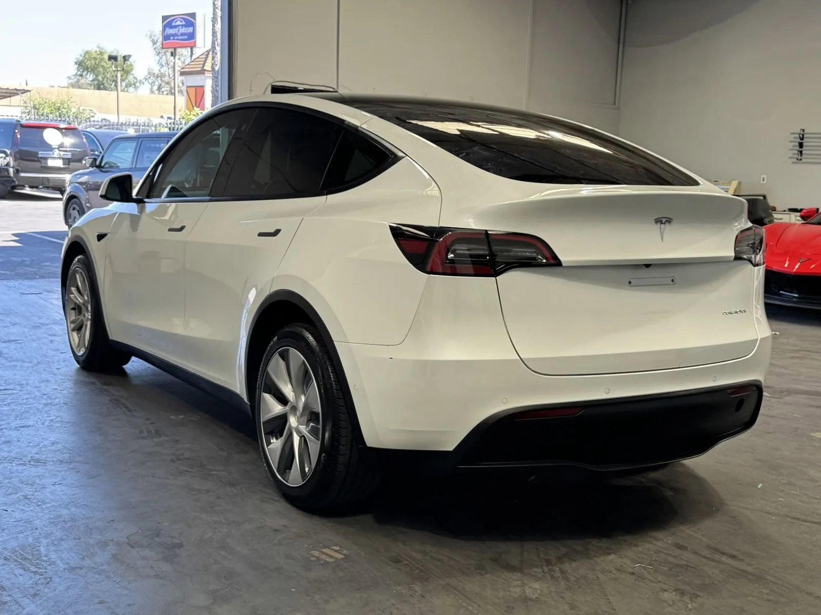 Used 2022 Tesla Model Y Long Range image 2