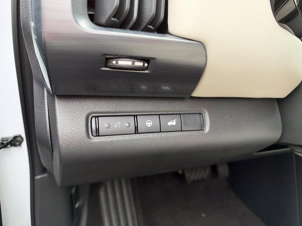 New 2026 Nissan Pathfinder SL FWD image 11