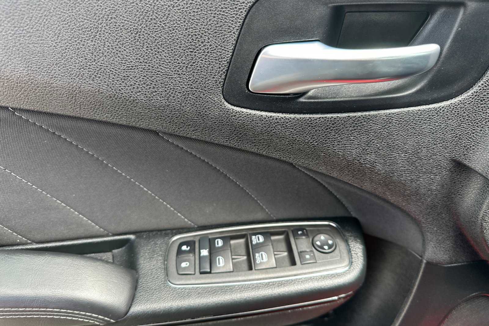 Used 2022 Dodge Charger R/T w/ Blacktop Package image 10