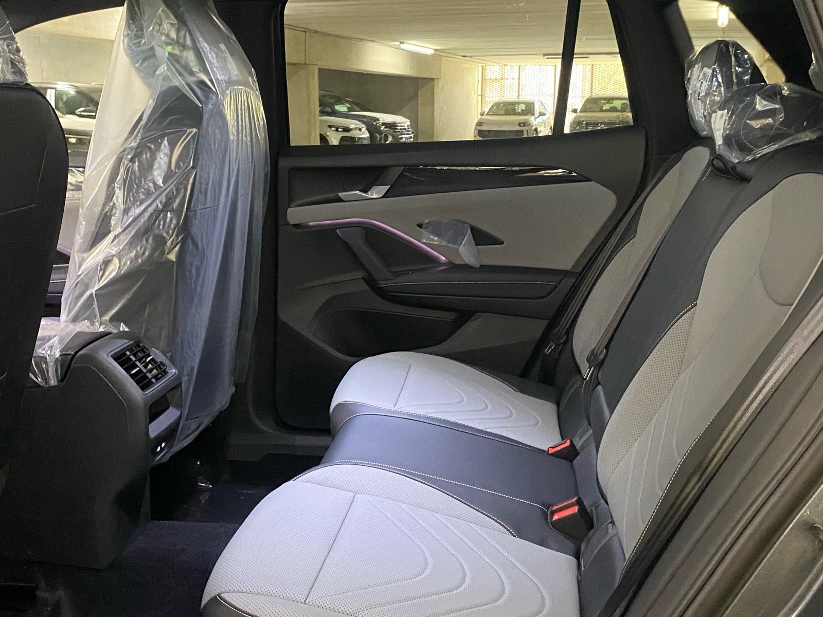 New 2026 Volkswagen Tiguan SE R-Line AWD/4WD image 9