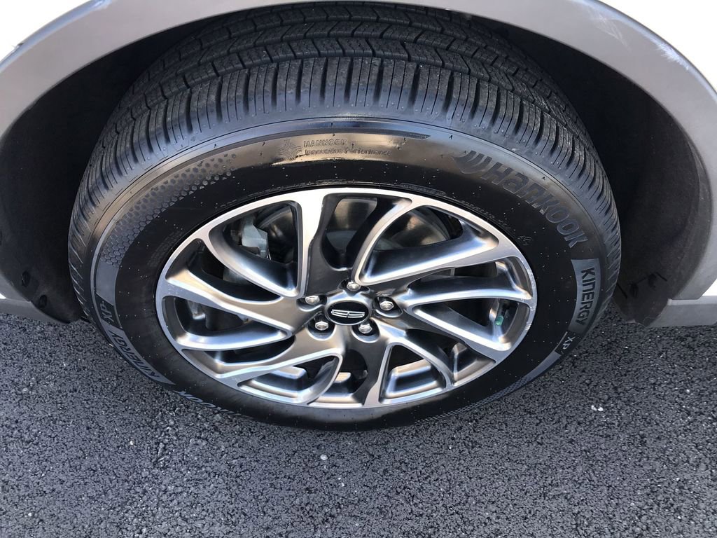 Used 2022 Lincoln Corsair AWD w/ Equipment Group 101A image 10